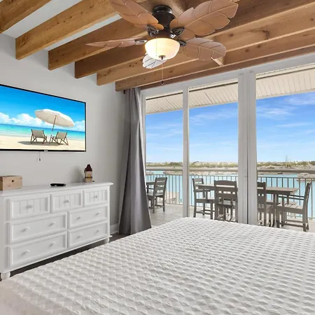 St Kitts - Downtown Waterfront Penthouse Pool Dock Parking-3